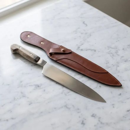 Cuchillo Xg Con Aplique En Vaina De Cuero